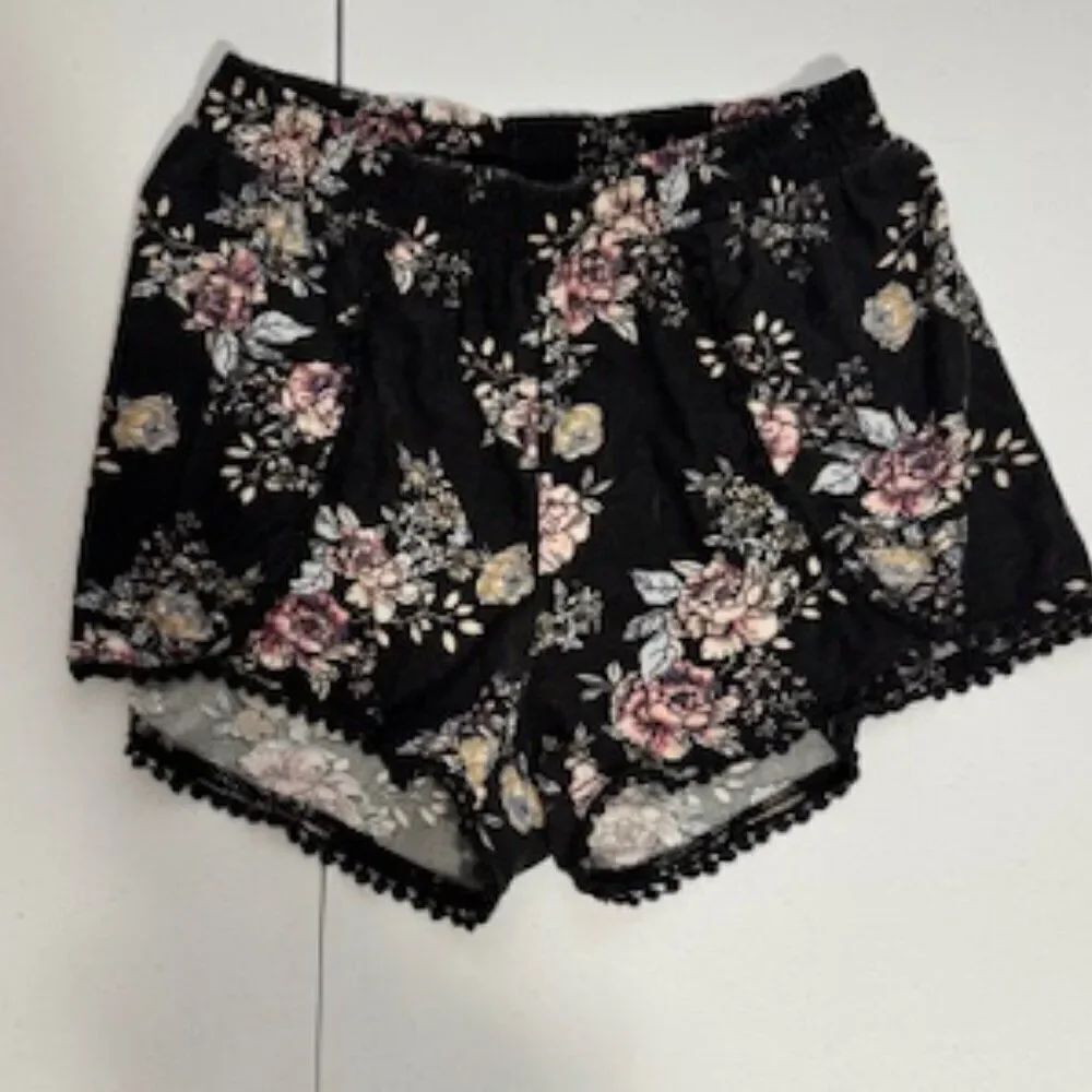 USED Woman's Rue21 Night Shorts Color Pink and Black Flowers Size Small